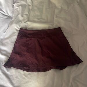 LULULEMON BURGUNDY PLAY BY THE PLEATS TENNIS SKIRT! Size 4!